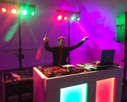 De juiste Dj tijdens jullie huwelijksfeest